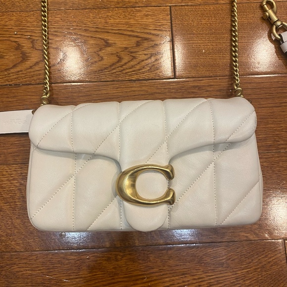 Tabby Crossbody Wristlet With Pillow Quilting - Picture 3 of 15